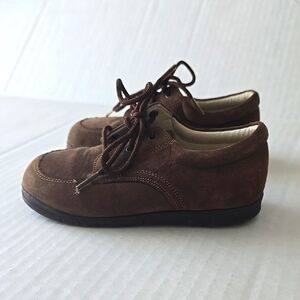Jumping Jacks Brown Dress Shoes with Lace-Up Design and Rounded Toe